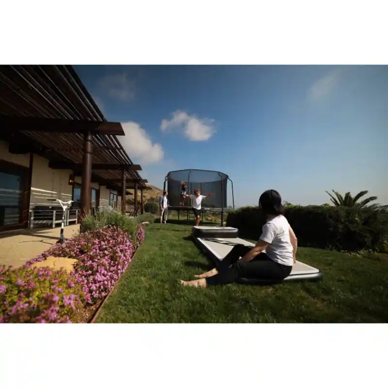 ACON-air-15ft-with-family-in-the-garden