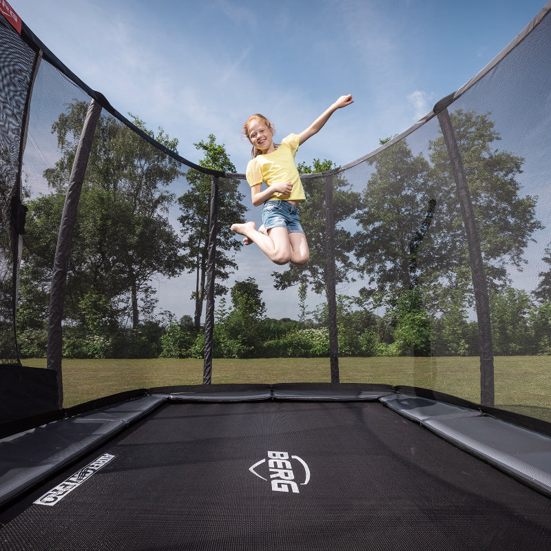 BERG_Ultim_Champion_Trampoline_ingroundd_girl_playing