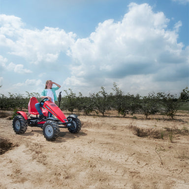 Case_IH_Electric_Go_Kart_BERG_girl_outside