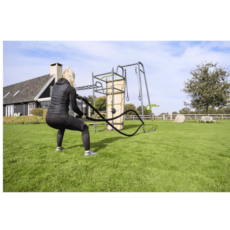 Exit_GetSet_PS620_woman_using_battle_ropes