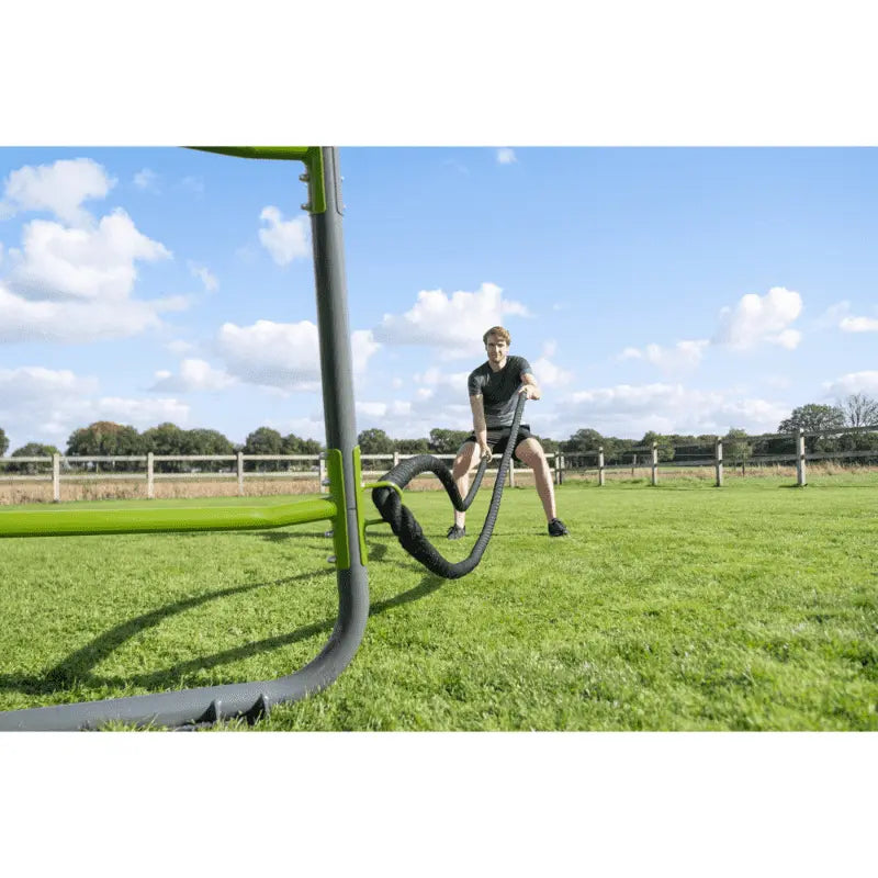 Exit_GetSet_PowerStation_520_man_using_battle_ropes