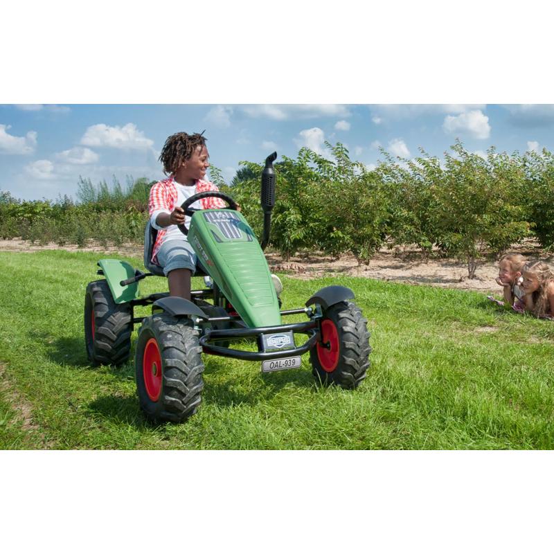 FENDT_Electric_Go_Kart_BERG_girl_outside_view