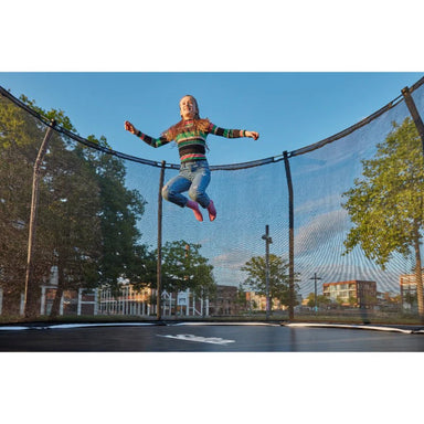 Salta_427cm_Premium_Black_Trampoline_Design_girl-jumping