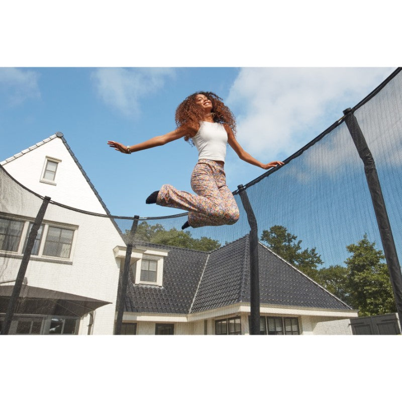 Salta_First_Class_Round_Trampoline_210mm_Springs_playing-outside