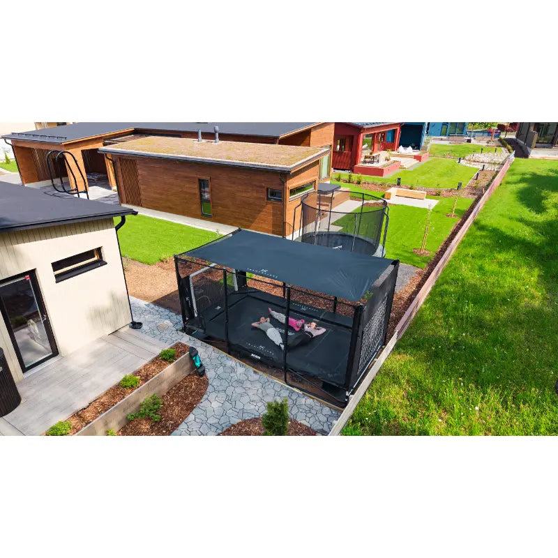 acon-x-with-sun-shade-in-back-garden