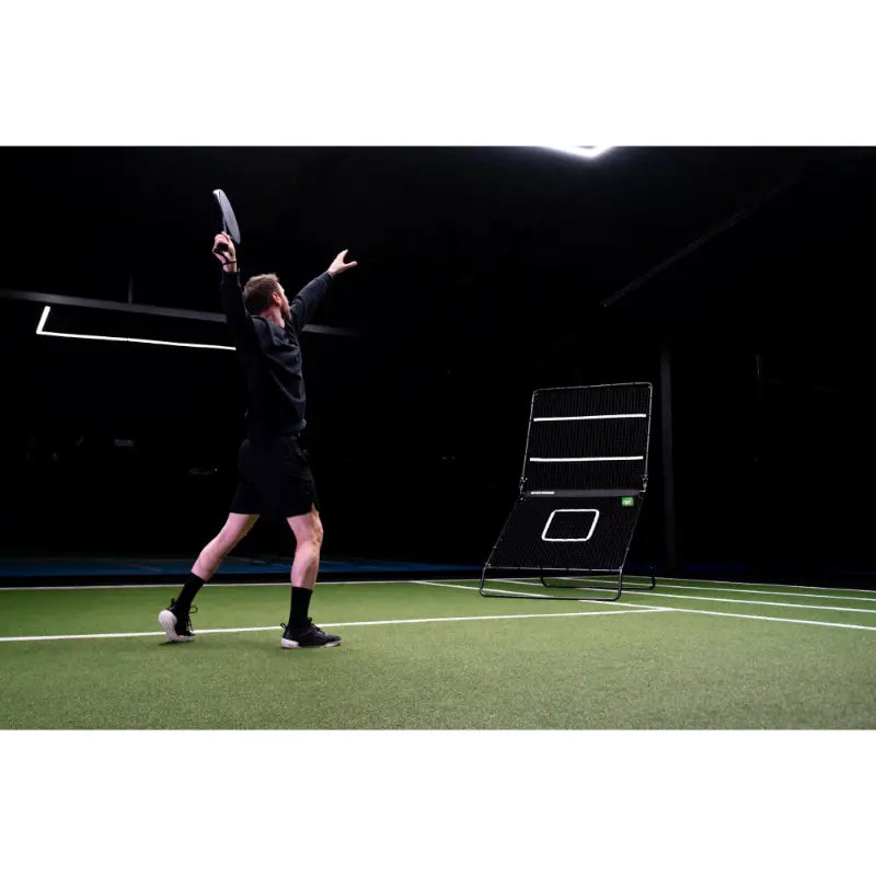 athlete-training-using-exit-padel-rebounder