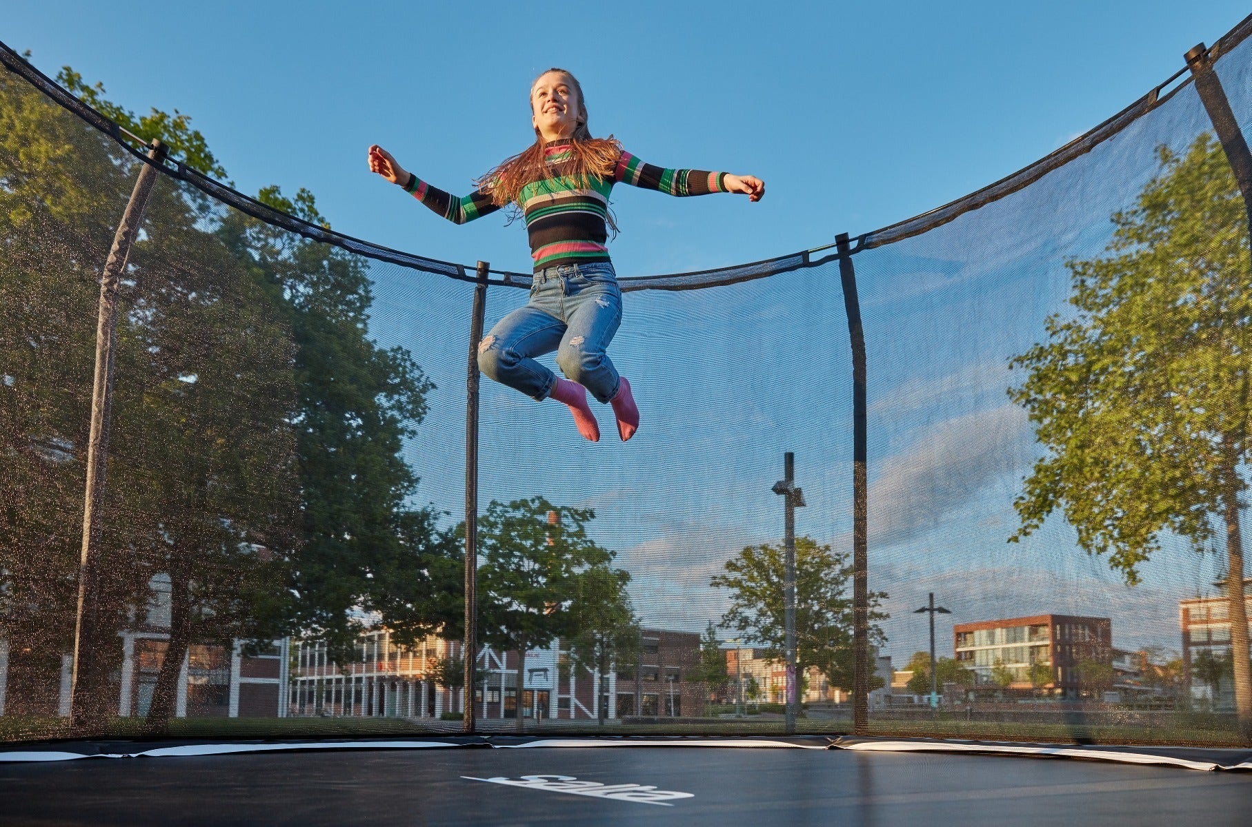 child-jumping-on-salta-trampoline-with-enclosure