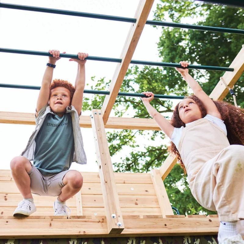 children-hanging-from-monkey-bars-on-wooden-climbing-cube_00b4c717-cebf-4b2f-8a80-ca41a7cfd726