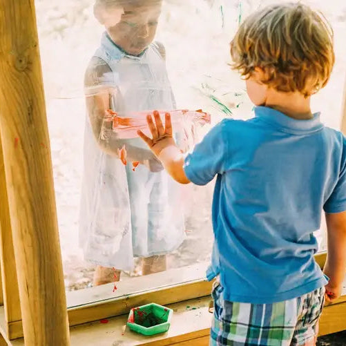 children-painting-on-plum-discovery-create-and-paint-easel