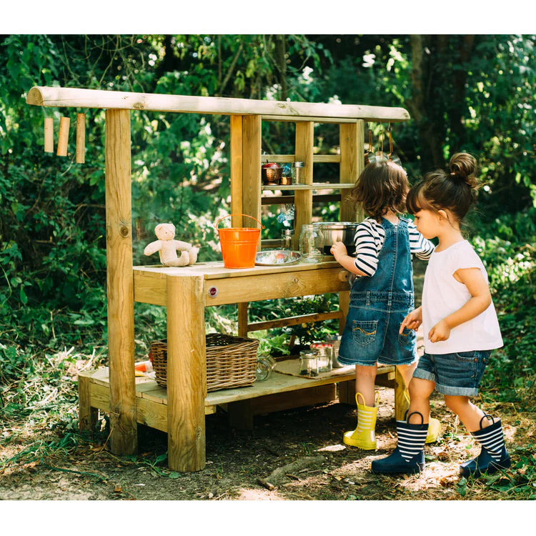 children-playing-at-plum-discovery-mud-pie-kitchen
