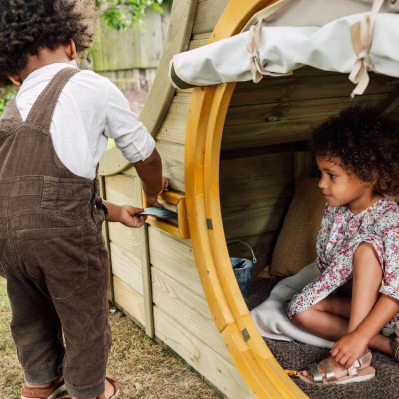 children-playing-inside-plum-discovery-nature-play-hideaway-round-doorway
