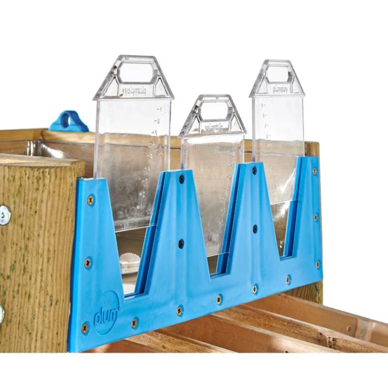 close-up-of-clear-water-level-gates-on-the-top-section-of-a-wooden-water-run