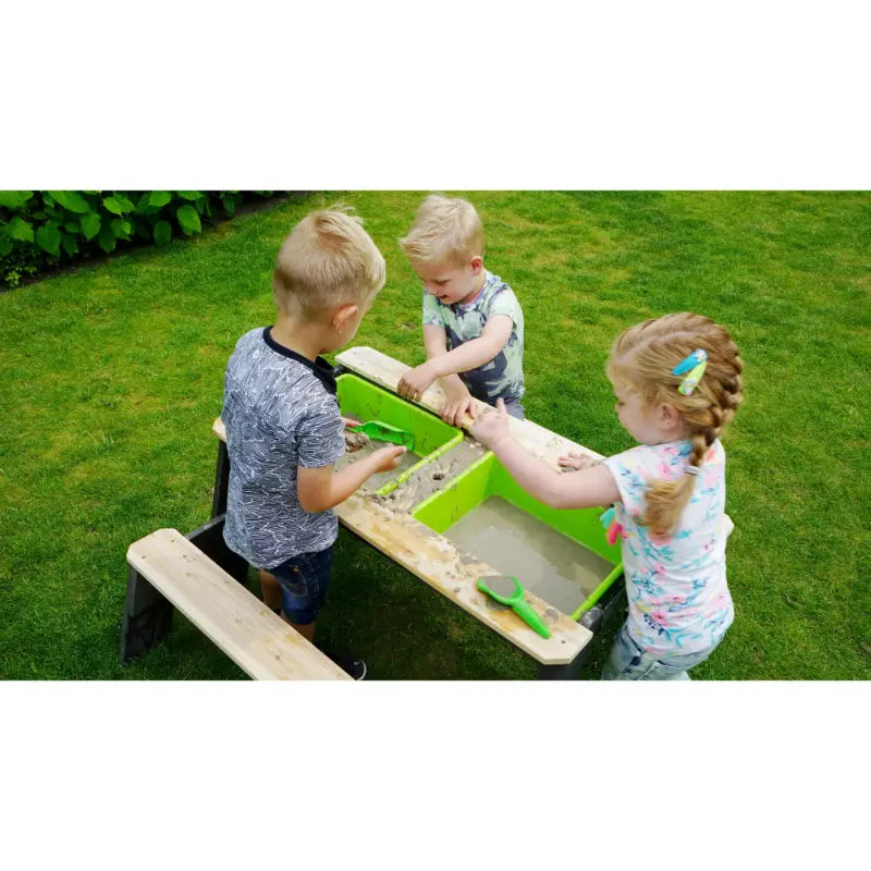 exit-aksent-sand-water-and-picnic-table-garden-play