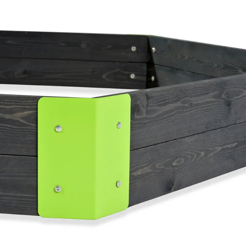 exit-hexagon-wooden-sandpit-wood-and-metal-corner-detail
