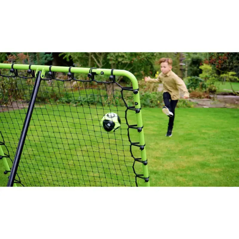 lifestyle-shot-exit-tempo-football-rebounder-garden-play