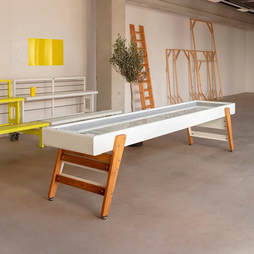 full-view-of-rs-barcelona-shuffleboard-in-traffic-white-indoor-setup