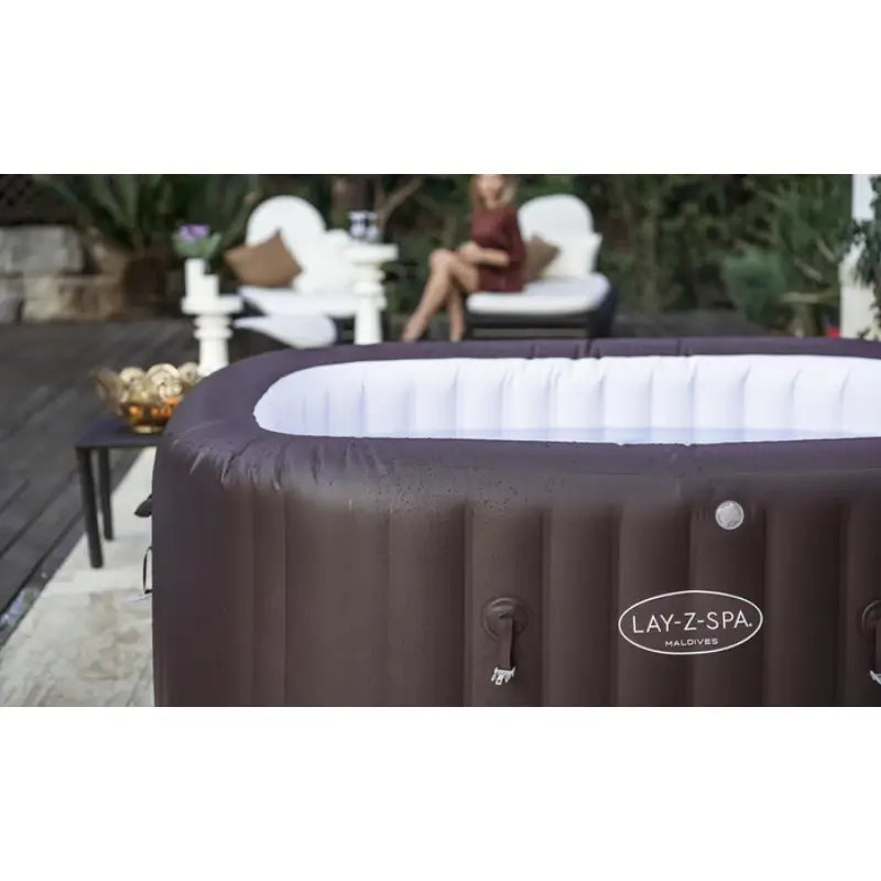 lazy-spa-maldives-hot-tub-in-garden-with-lid-off
