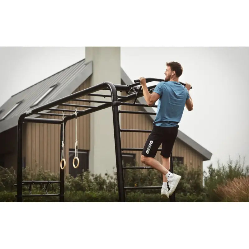 man-using-the-berg-pull-up-bar-attached-to-playbase