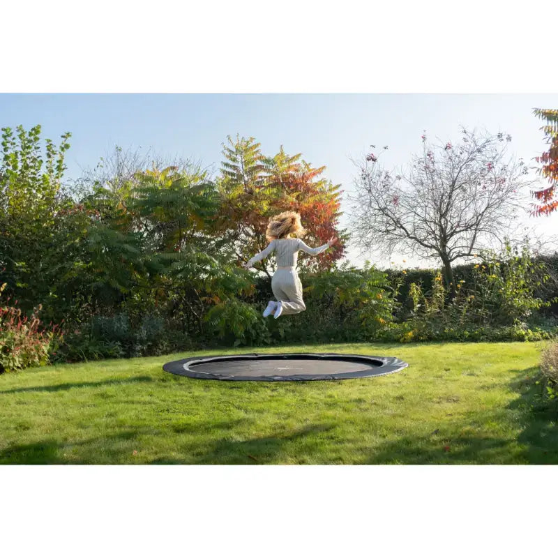 mid-air-jump-shot-on-305cm-exit-interra-ground-level-trampoline