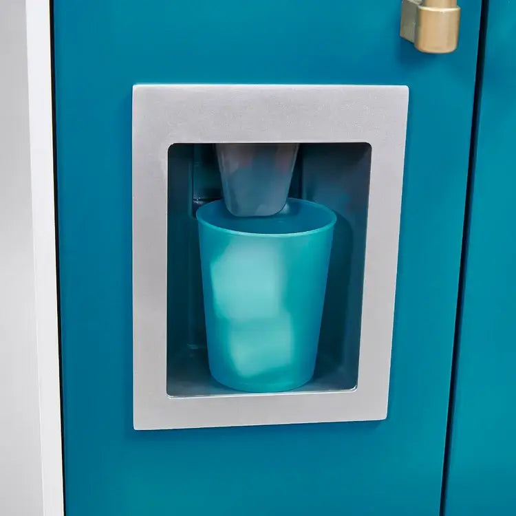 play-fridge-ice-dispenser-with-blue-cup-close-up