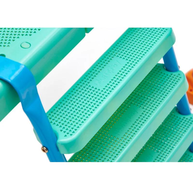 plum-water-park-blaster-course-non-slip-steps-close-up